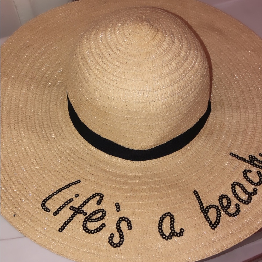 floppy beach hat - Picture 2 of 2